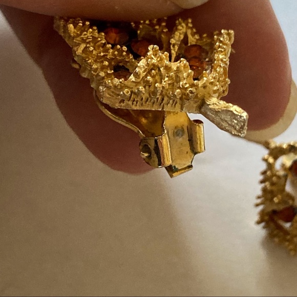 GOLD LEAVES AND TOPAZ CLIP ON VINTAGE EARRINGS - Picture 7 of 8